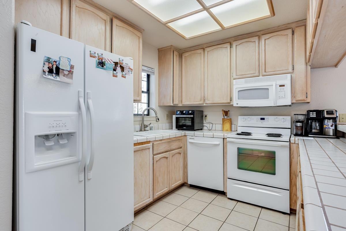 Photo #8: 19075079 Listing 