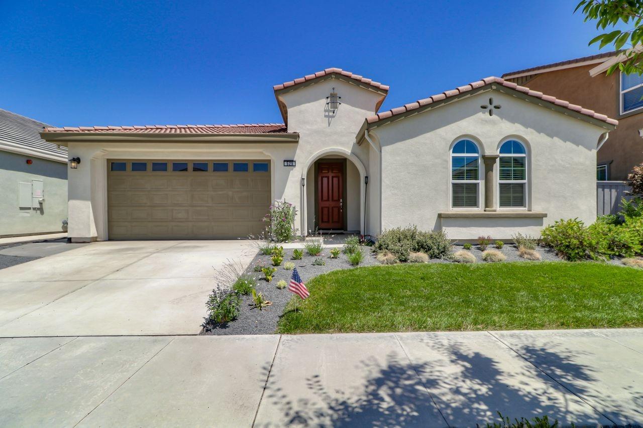 Detail Gallery Image 1 of 1 For 529 S Thrasher Ln, Tracy,  CA 95376 - 4 Beds | 3 Baths