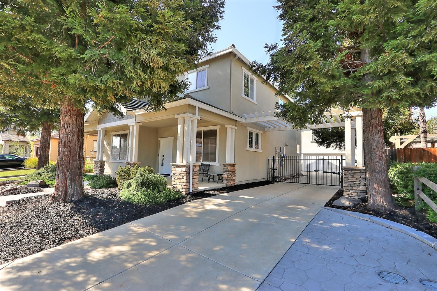Detail Gallery Image 1 of 1 For 9621 Crisswell Dr, Elk Grove,  CA 95624 - 3 Beds | 2/1 Baths