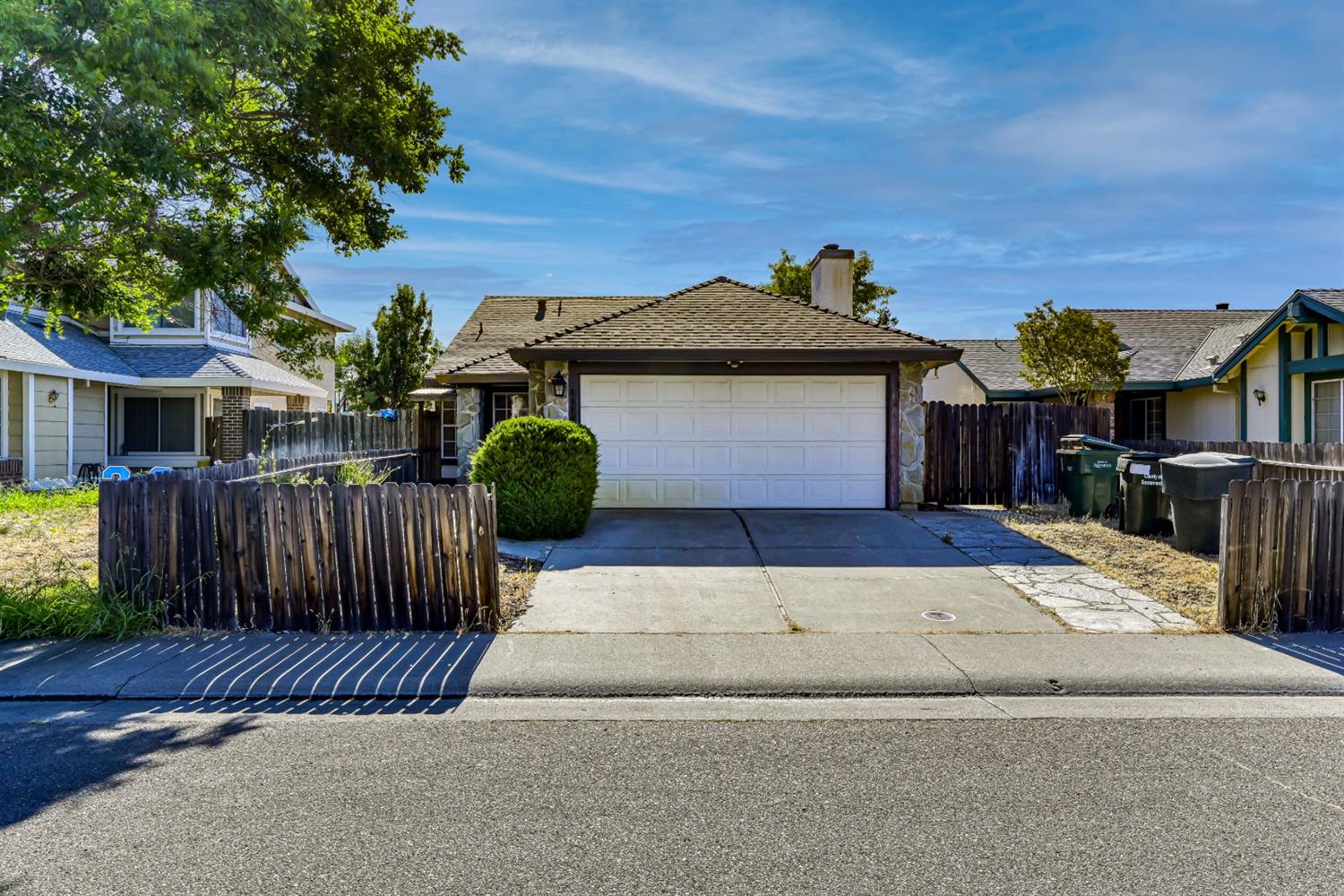 Detail Gallery Image 1 of 1 For 8015 Delage Way, Sacramento,  CA 95828 - 3 Beds | 2 Baths