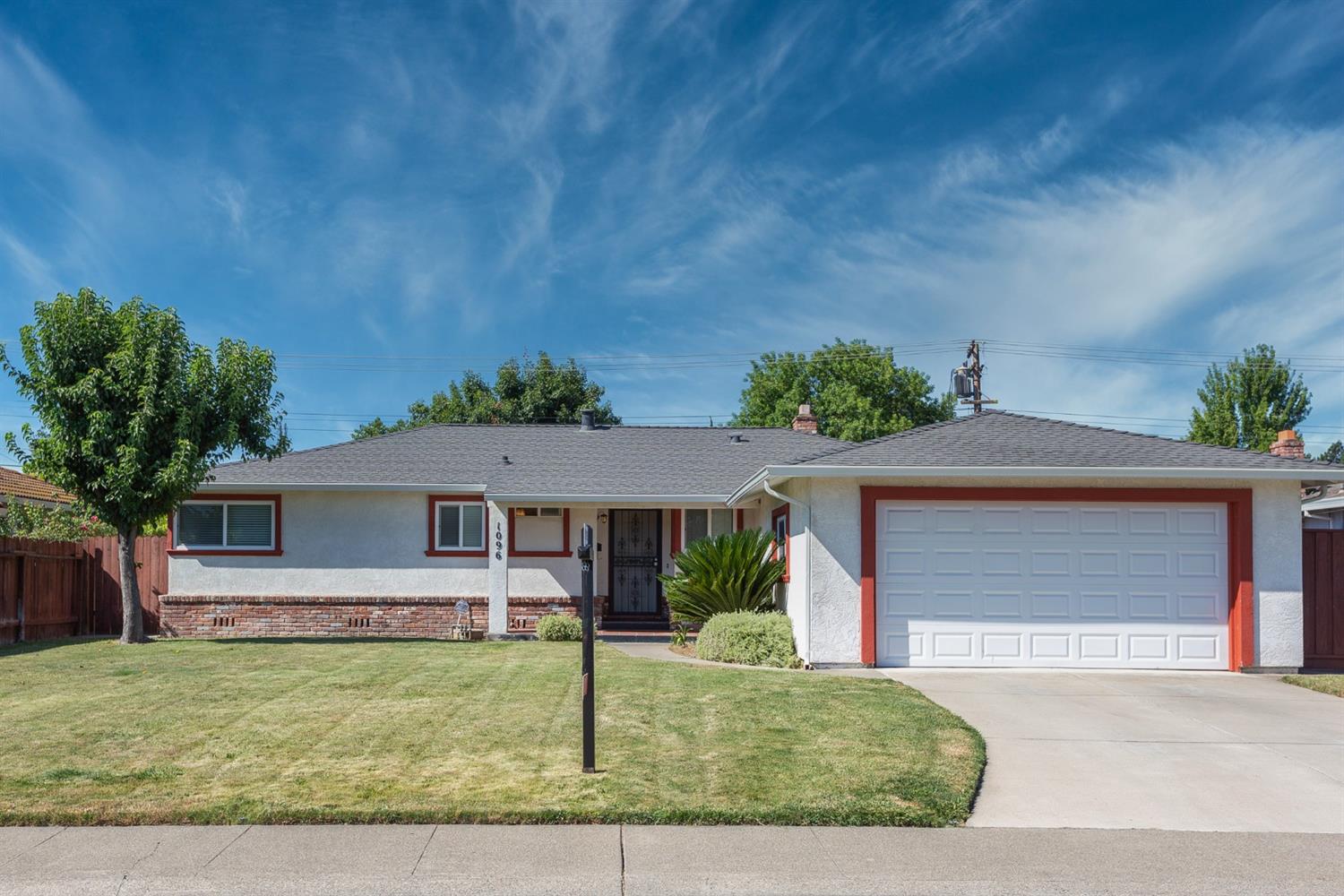 Detail Gallery Image 1 of 1 For 1096 Woodshire Way, Sacramento,  CA 95822 - 3 Beds | 2/1 Baths