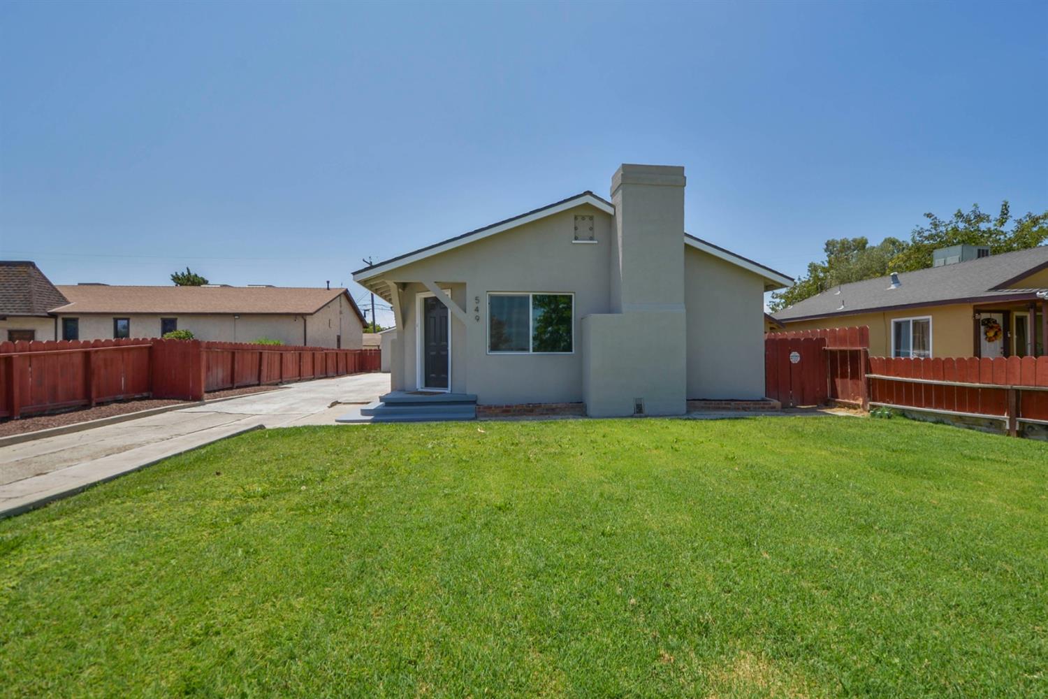 Detail Gallery Image 1 of 1 For 549 E St, Los Banos,  CA 93635 - 4 Beds | 2 Baths