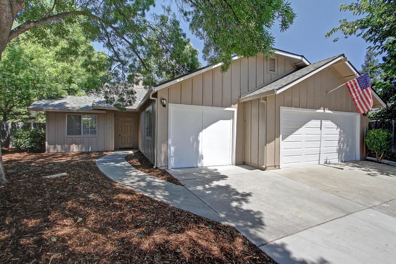 Detail Gallery Image 1 of 1 For 6190 Helens Ct, Loomis,  CA 95650 - 3 Beds | 2 Baths