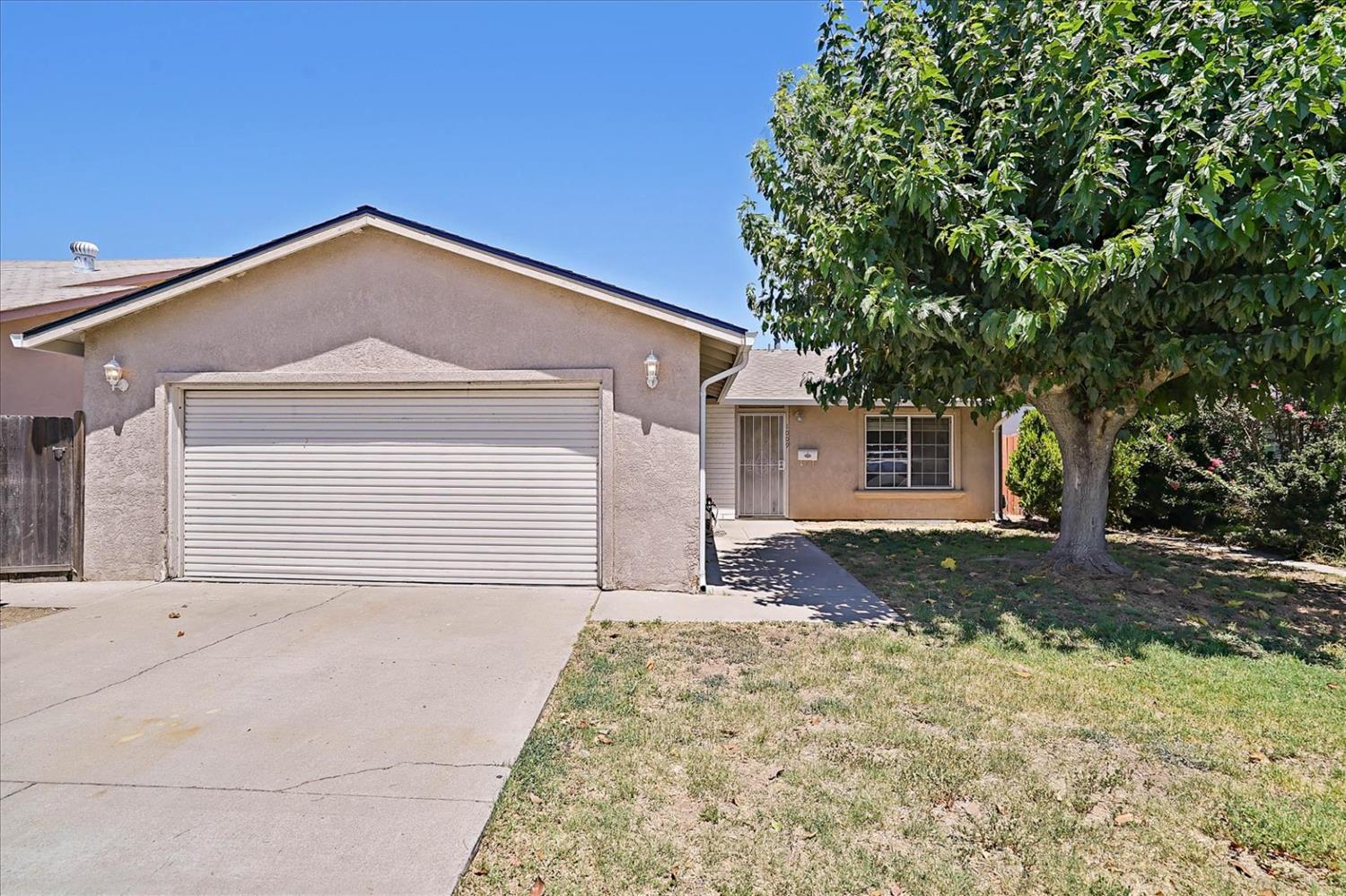 Detail Gallery Image 1 of 1 For 1009 Wawona St, Manteca,  CA 95337 - 3 Beds | 2 Baths