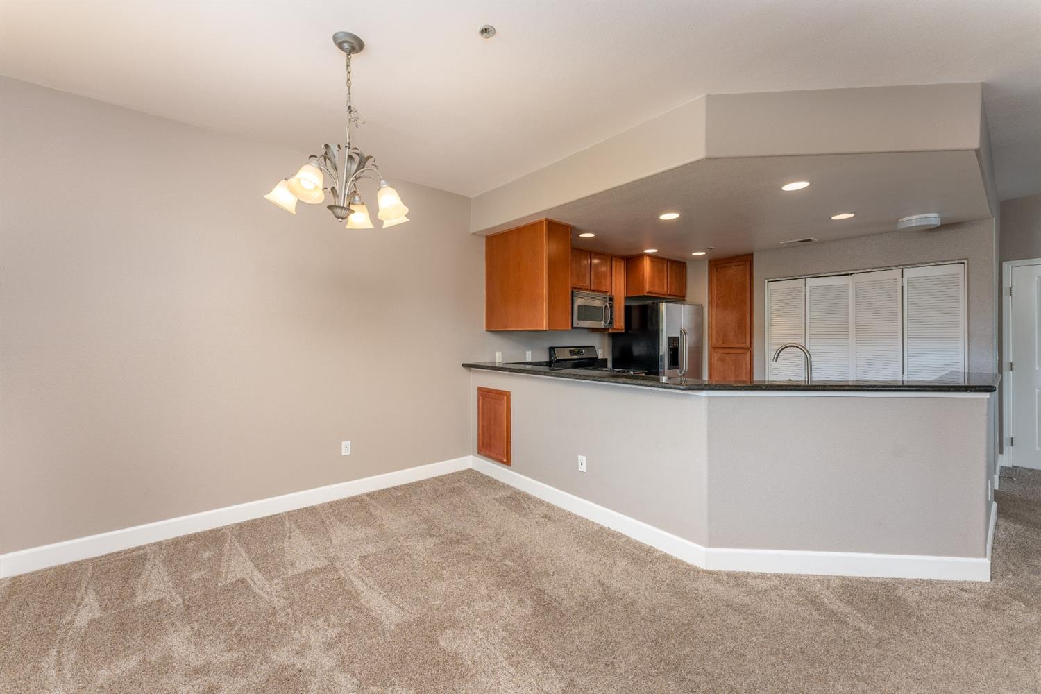 Photo #5: 221085241 Listing 