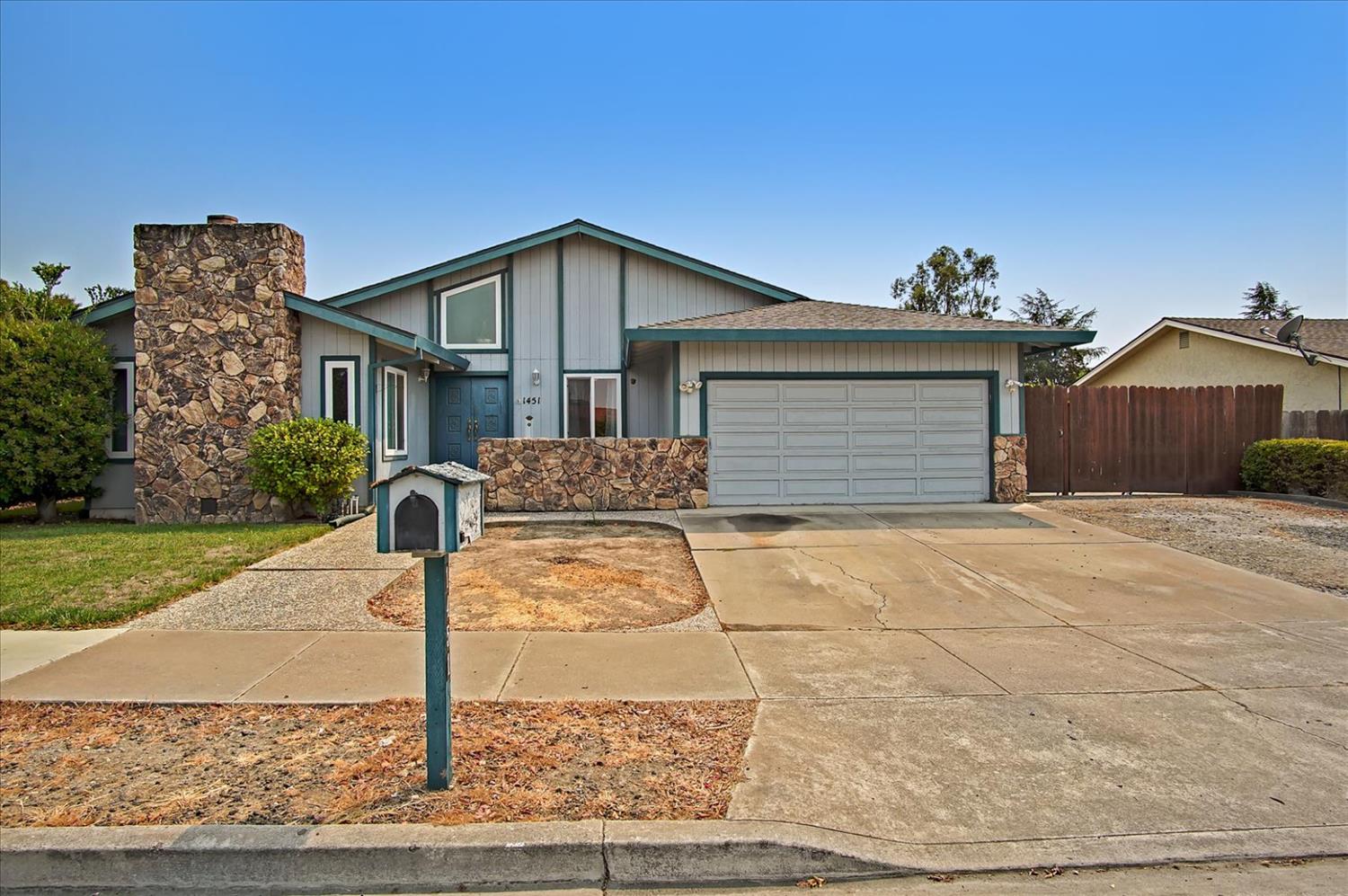 Detail Gallery Image 1 of 1 For 1451 Cembellin Dr, Hollister,  CA 95023 - 3 Beds | 2 Baths