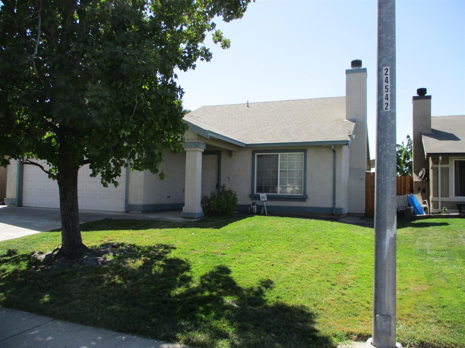 Detail Gallery Image 1 of 1 For 3202 Fairbury Ln, Stockton,  CA 95206 - 3 Beds | 2 Baths