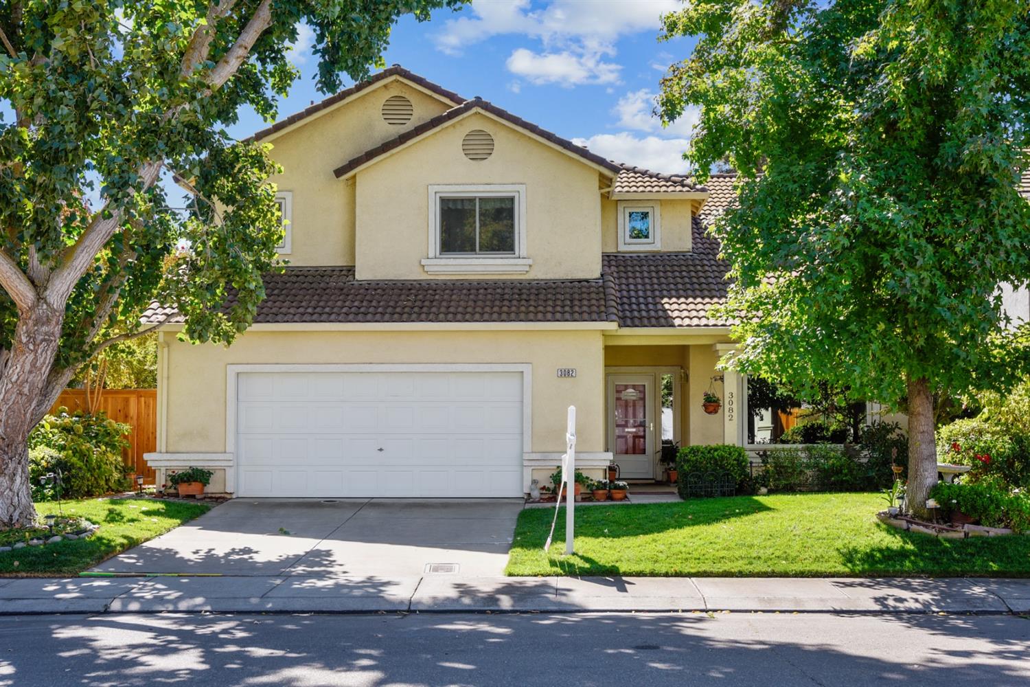 Detail Gallery Image 1 of 1 For 3082 Joshua Tree Circle, Stockton,  CA 95209 - 4 Beds | 3 Baths