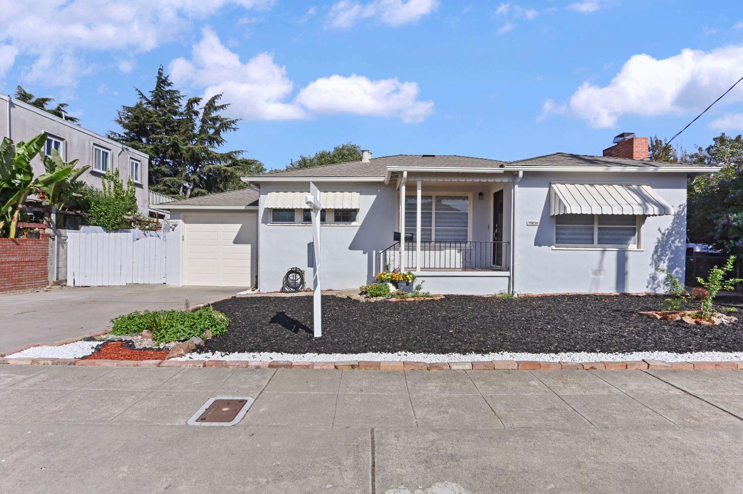 Detail Gallery Image 1 of 1 For 20634 Garden Ave, Hayward,  CA 94541 - 2 Beds | 1 Baths