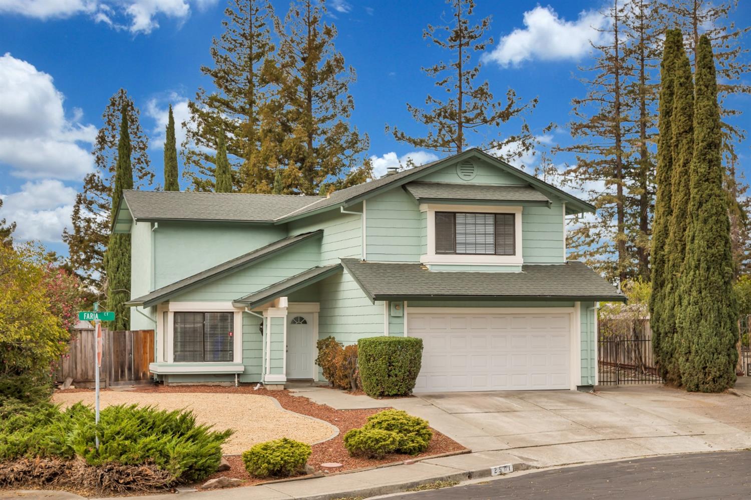 Detail Gallery Image 1 of 1 For 2501 Faria Ct, Pinole,  CA 94564 - 4 Beds | 2/1 Baths