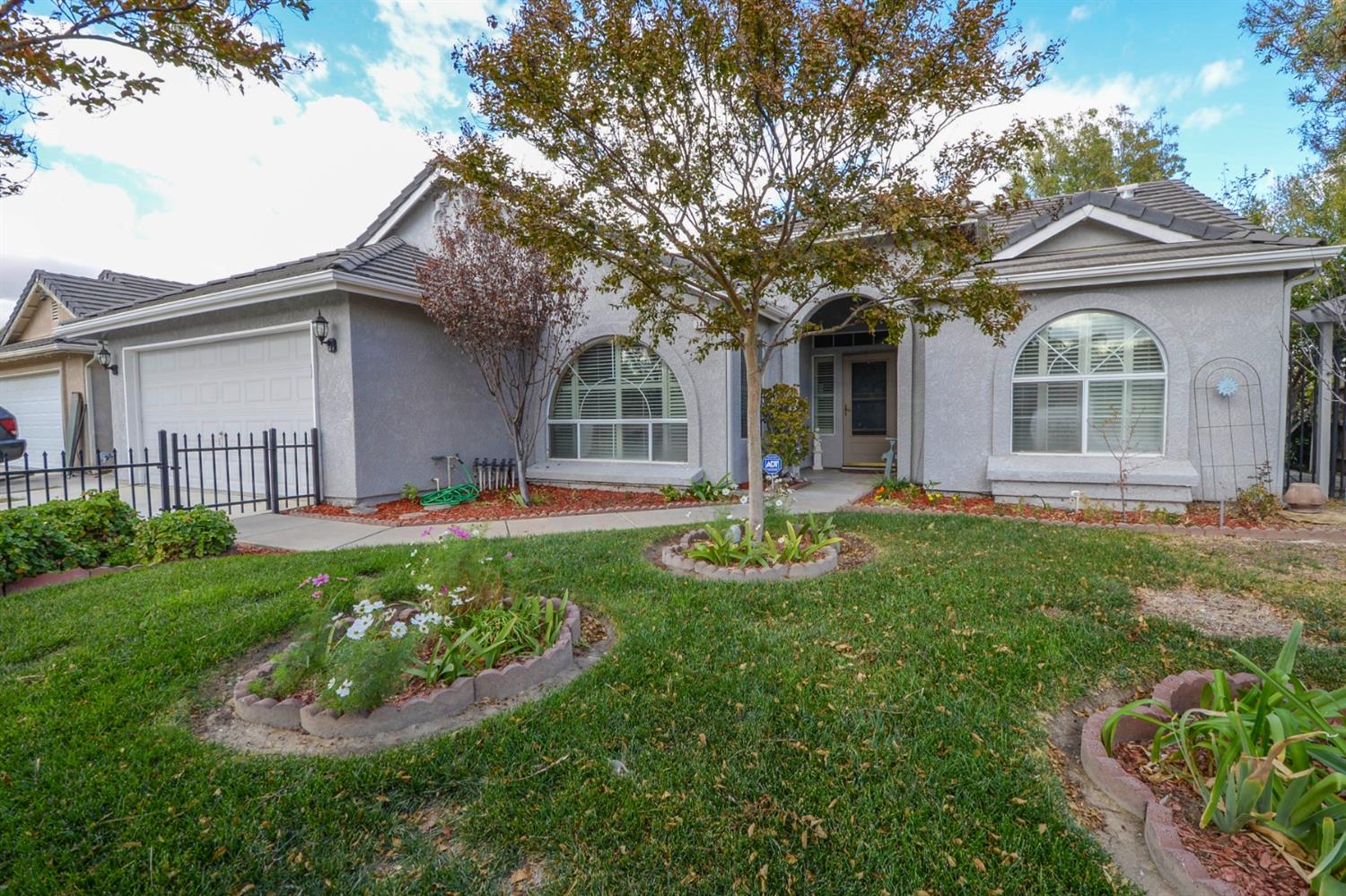 Detail Gallery Image 1 of 1 For 1484 Bentley Dr, Los Banos,  CA 93635 - 3 Beds | 2 Baths