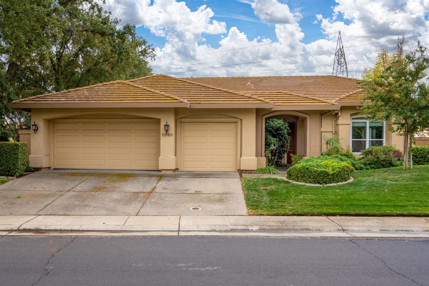 Detail Gallery Image 1 of 1 For 2850 Ashland Dr, Roseville,  CA 95661 - 4 Beds | 2/1 Baths