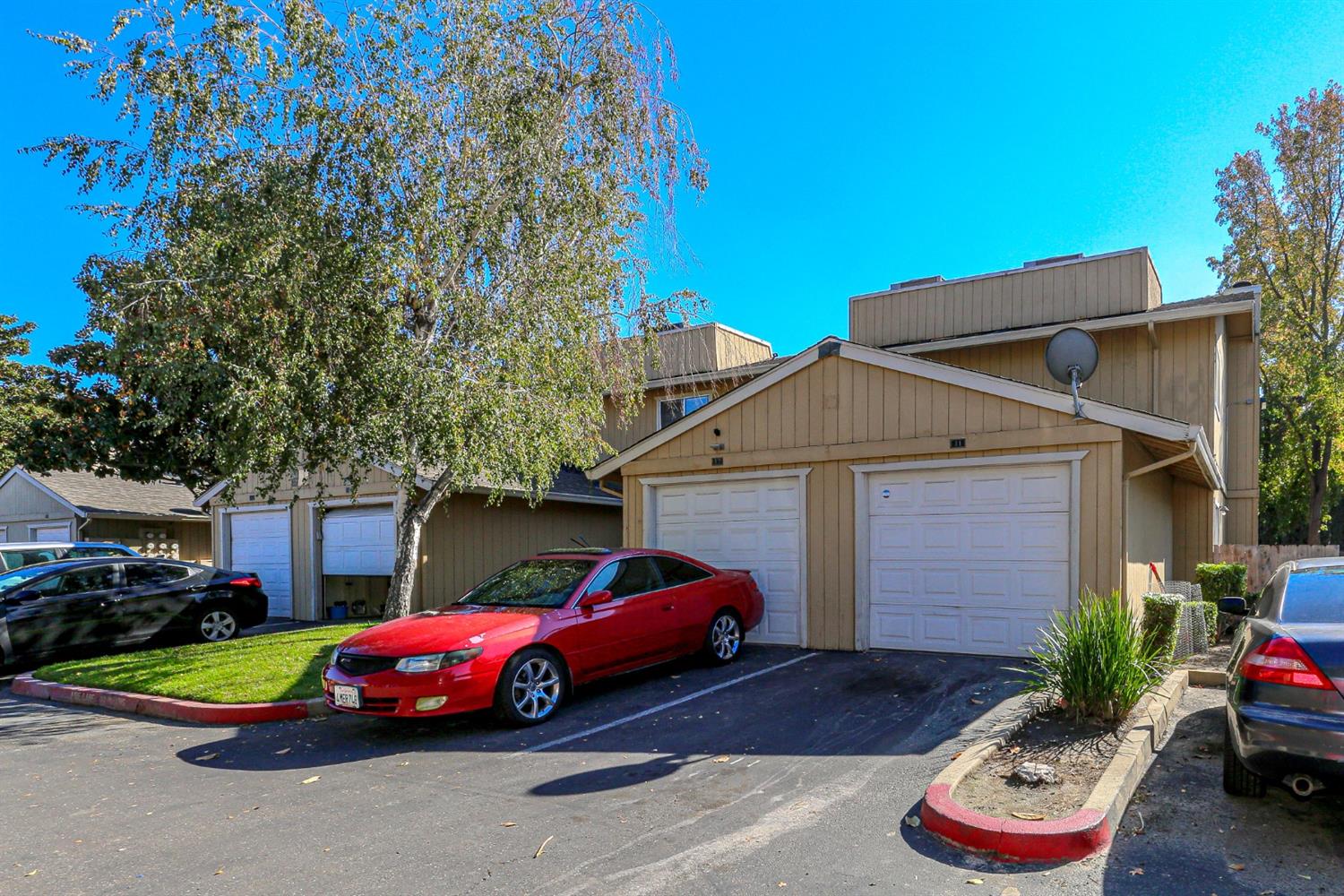 Detail Gallery Image 1 of 1 For 1819 S Cherokee Ln #11,  Lodi,  CA 95240 - 2 Beds | 1 Baths