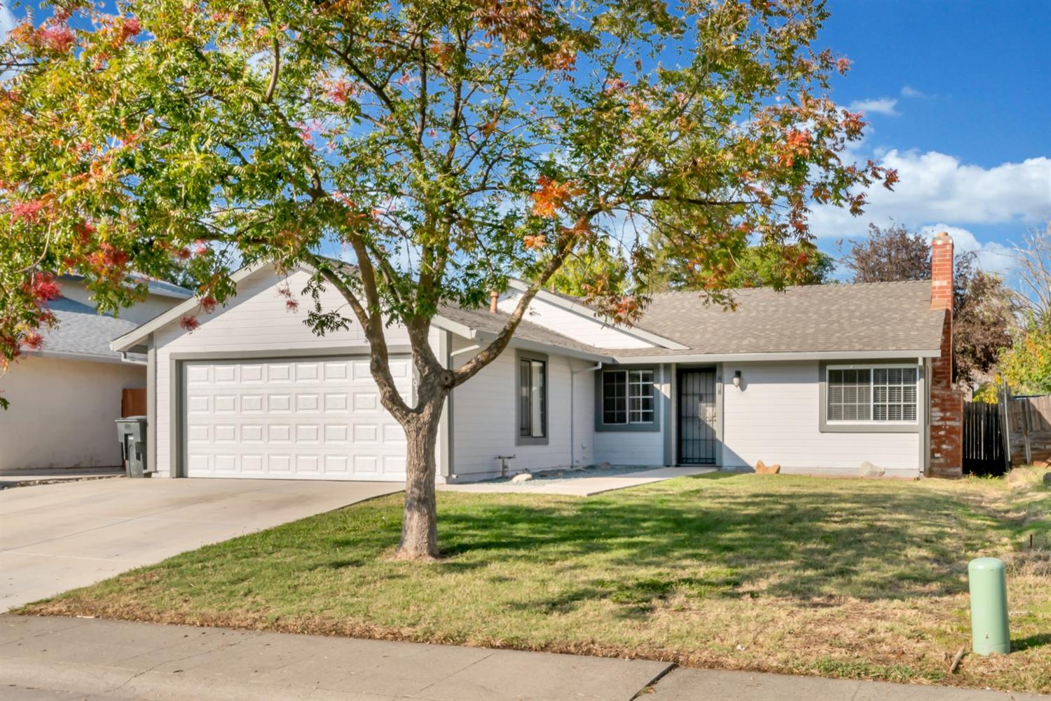 Detail Gallery Image 1 of 1 For 4055 Deer Hill Dr, Sacramento,  CA 95823 - 3 Beds | 2 Baths