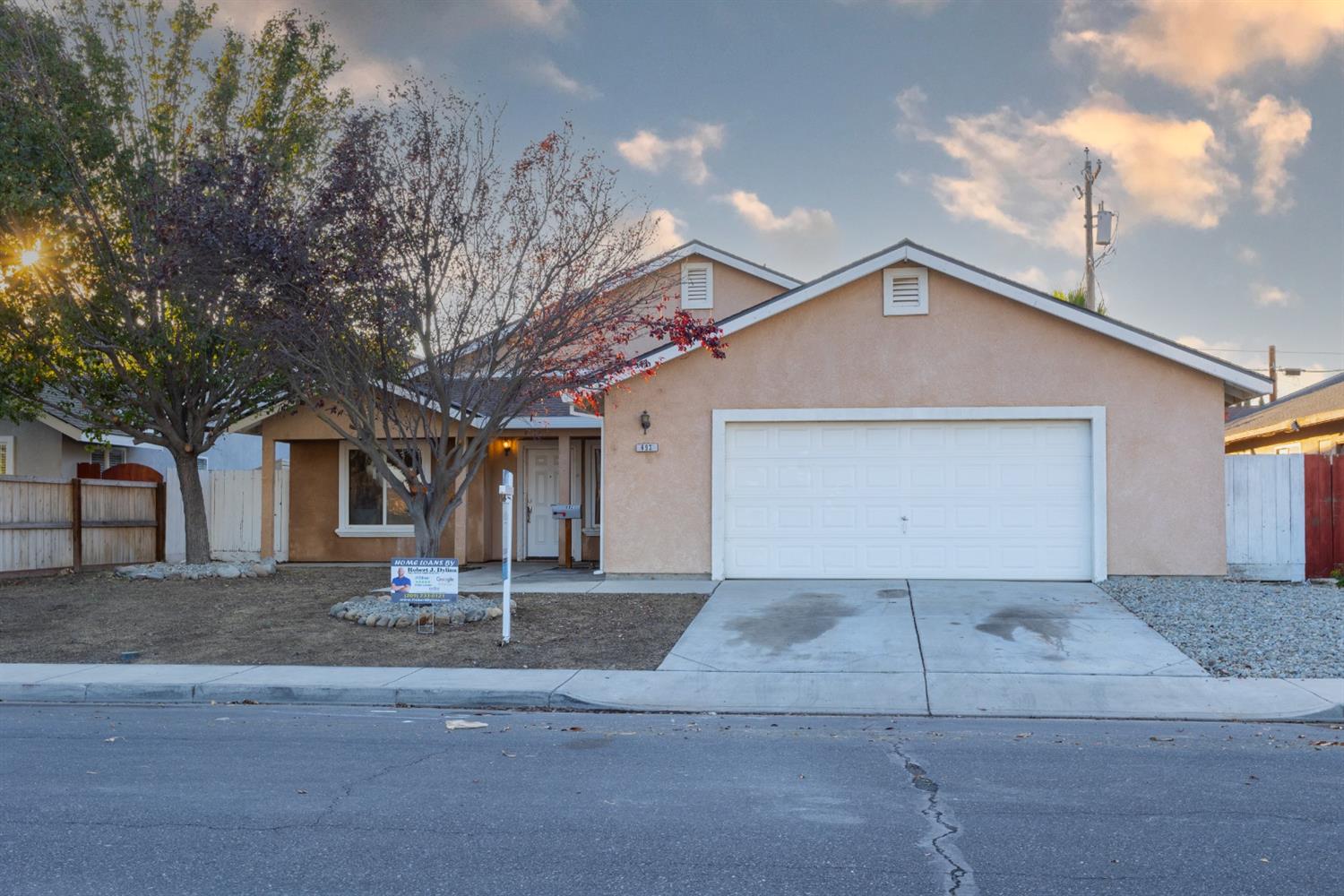Detail Gallery Image 1 of 1 For 693 Arizona Ave, Los Banos,  CA 93635 - 4 Beds | 2 Baths