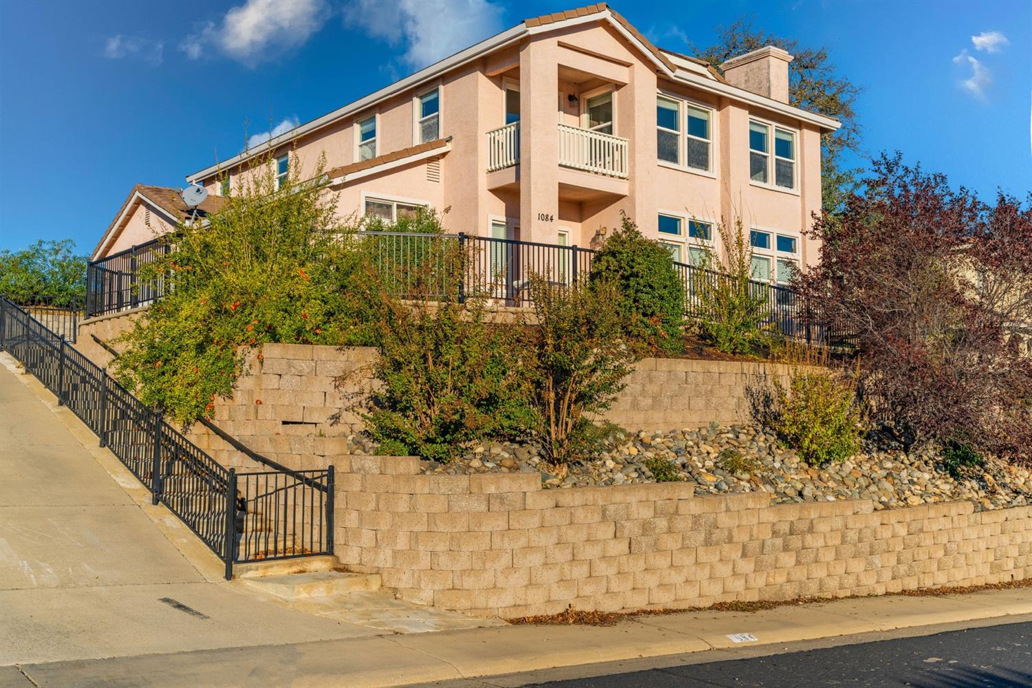 Detail Gallery Image 1 of 1 For 1084 Paradise Peak Rd, Valley Springs,  CA 95252 - 4 Beds | 3/1 Baths