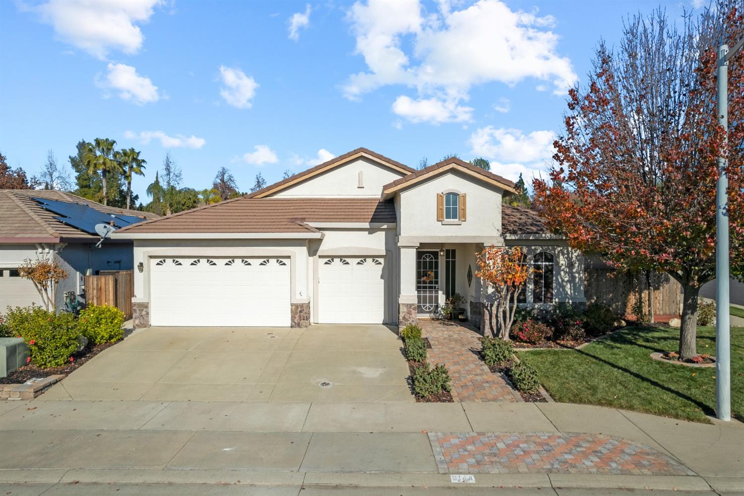 Detail Gallery Image 1 of 1 For 6144 Crater Lake Dr, Roseville,  CA 95678 - 3 Beds | 2/1 Baths