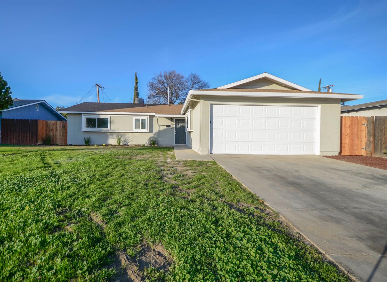 Detail Gallery Image 1 of 1 For 332 Orange Ave, Los Banos,  CA 93635 - 4 Beds | 2 Baths