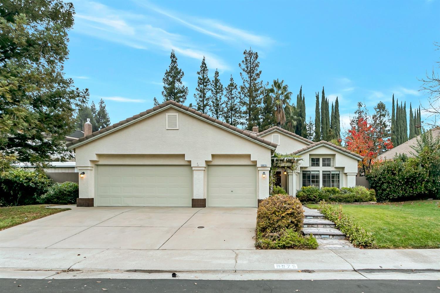 Detail Gallery Image 1 of 1 For 8975 Ashmore Way, Elk Grove,  CA 95624 - 4 Beds | 2/1 Baths