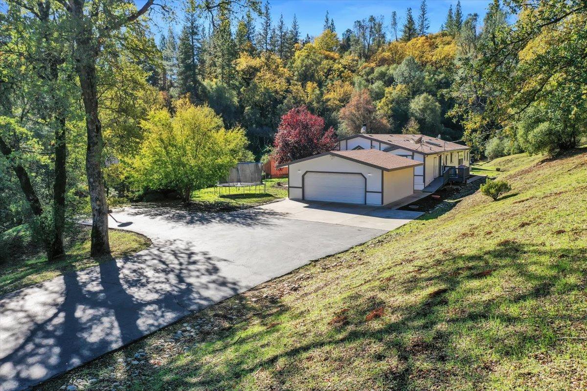 10273 Holcomb Drive, Grass Valley, CA 95949