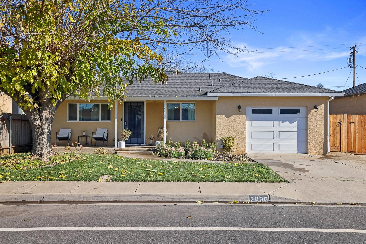 Detail Gallery Image 1 of 1 For 2036 5th St, Hughson,  CA 95326 - 3 Beds | 2 Baths