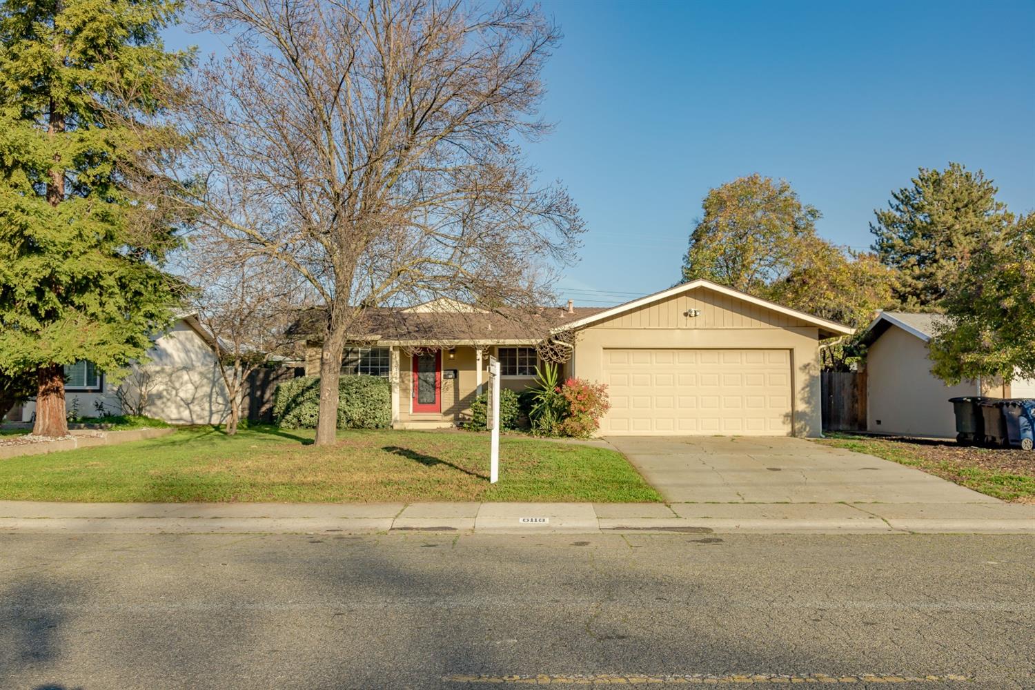 Stunning 3 bedroom, 2 bathroom, Citrus Heights home is conveniently located near shopping, restauran
