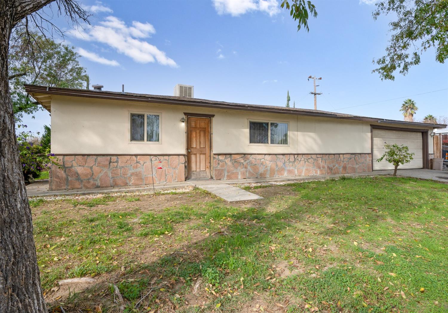 Detail Gallery Image 1 of 1 For 348 Orange Ave, Los Banos,  CA 93635 - 3 Beds | 2 Baths