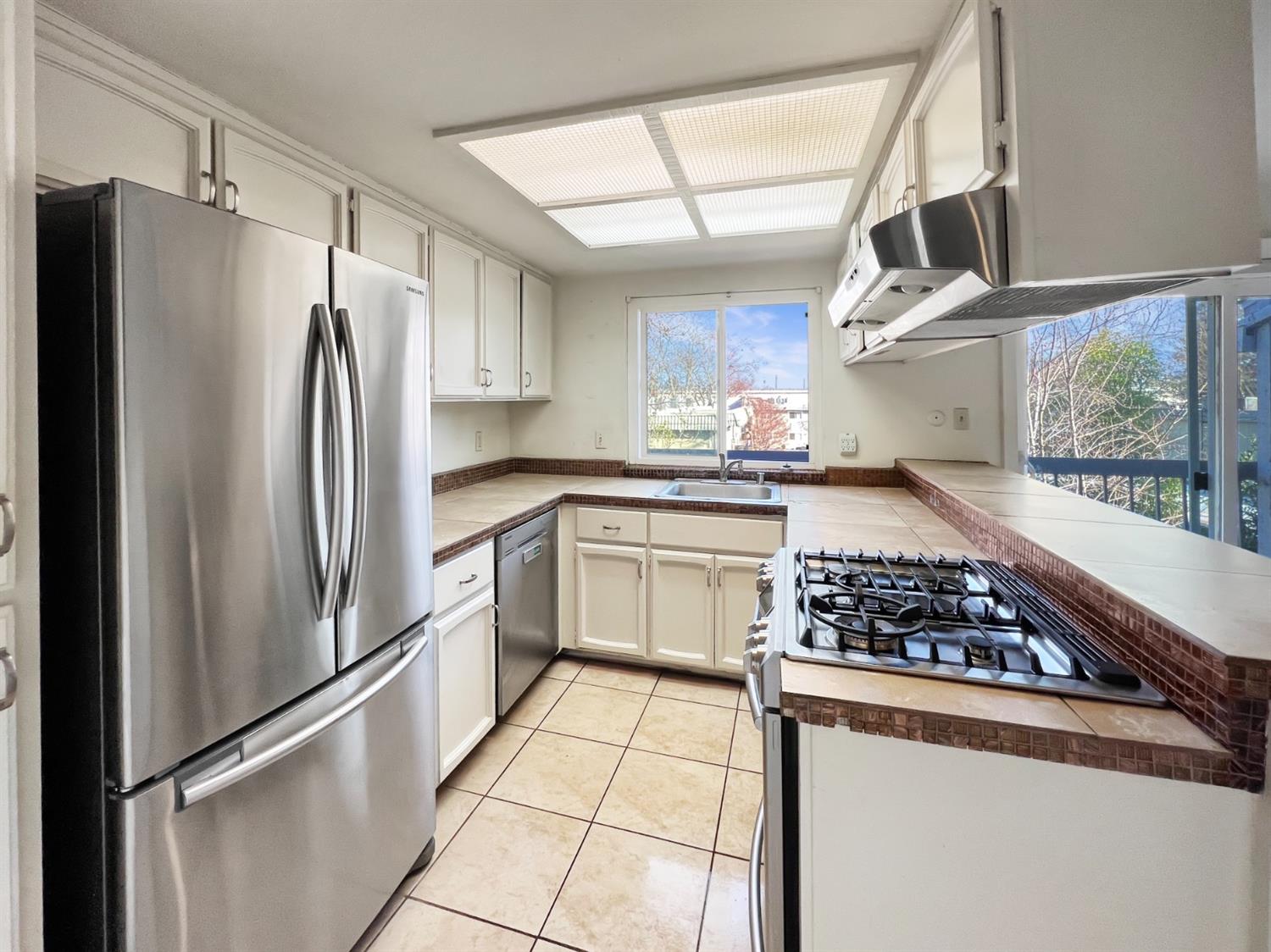 Photo #8: 222013293 Listing 
