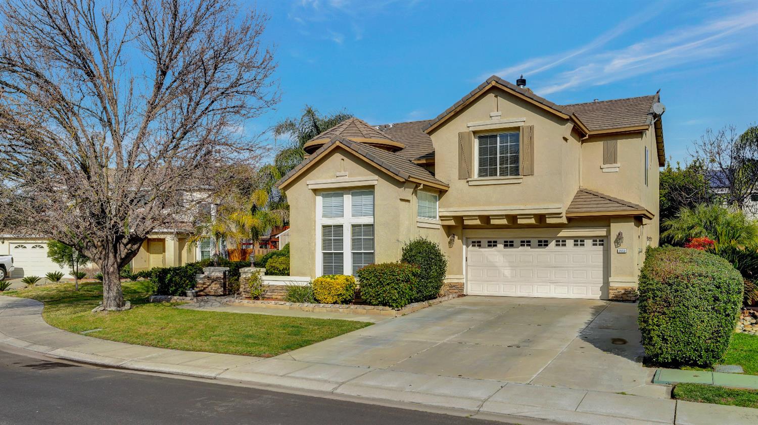 Detail Gallery Image 1 of 1 For 2053 Licstal Ct, Manteca,  CA 95337 - 5 Beds | 2/1 Baths