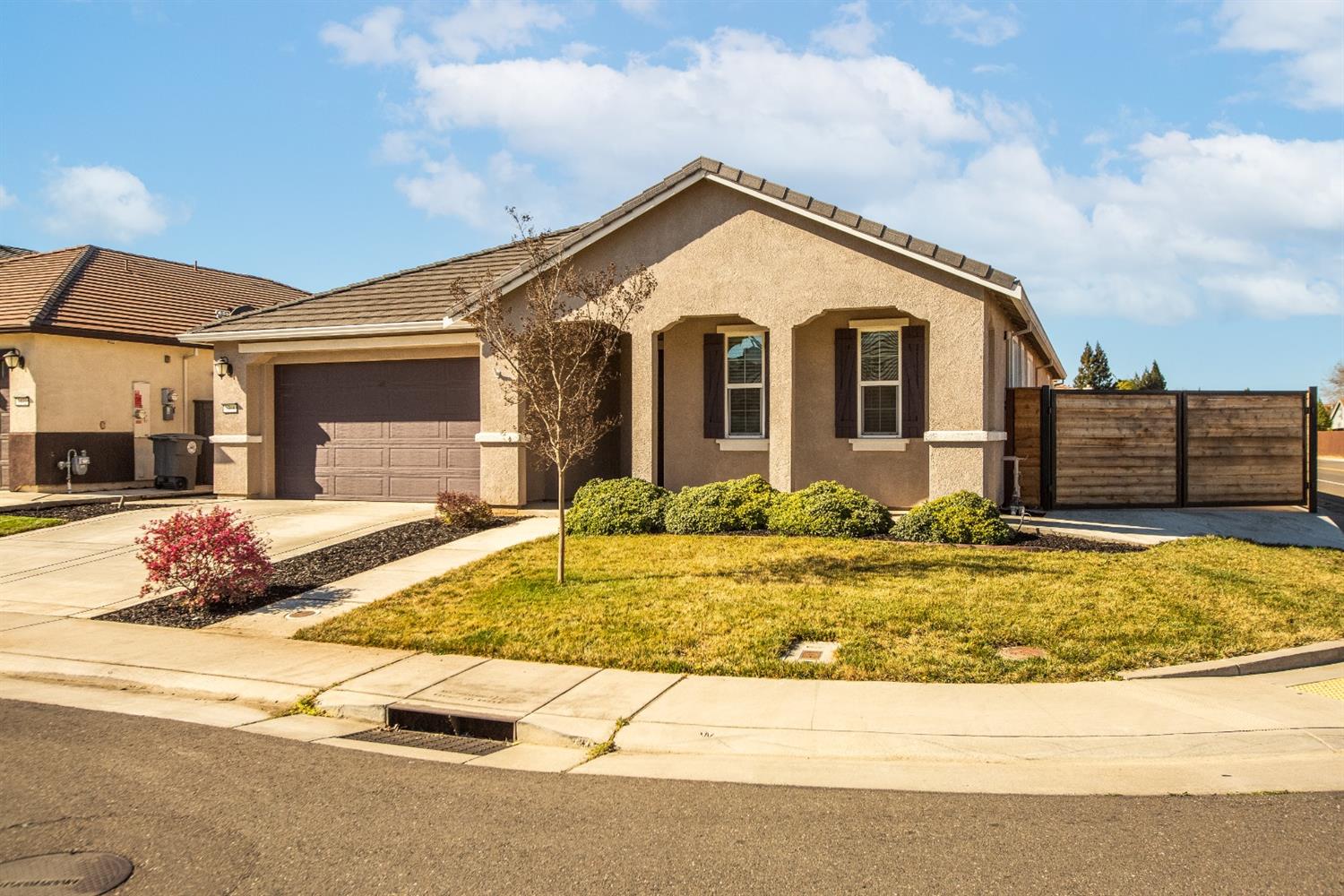 Detail Gallery Image 1 of 1 For 9368 Sierra Creek Dr, Elk Grove,  CA 95624 - 4 Beds | 3/1 Baths