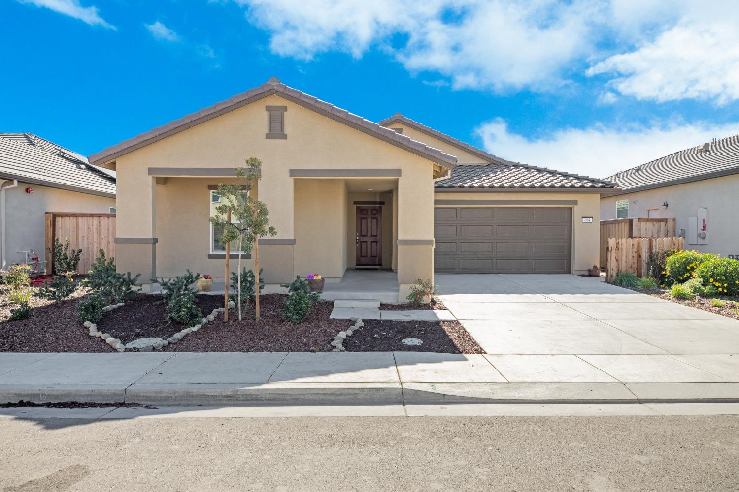 Detail Gallery Image 1 of 1 For 804 Stawell Dr, Patterson,  CA 95363 - 3 Beds | 2 Baths