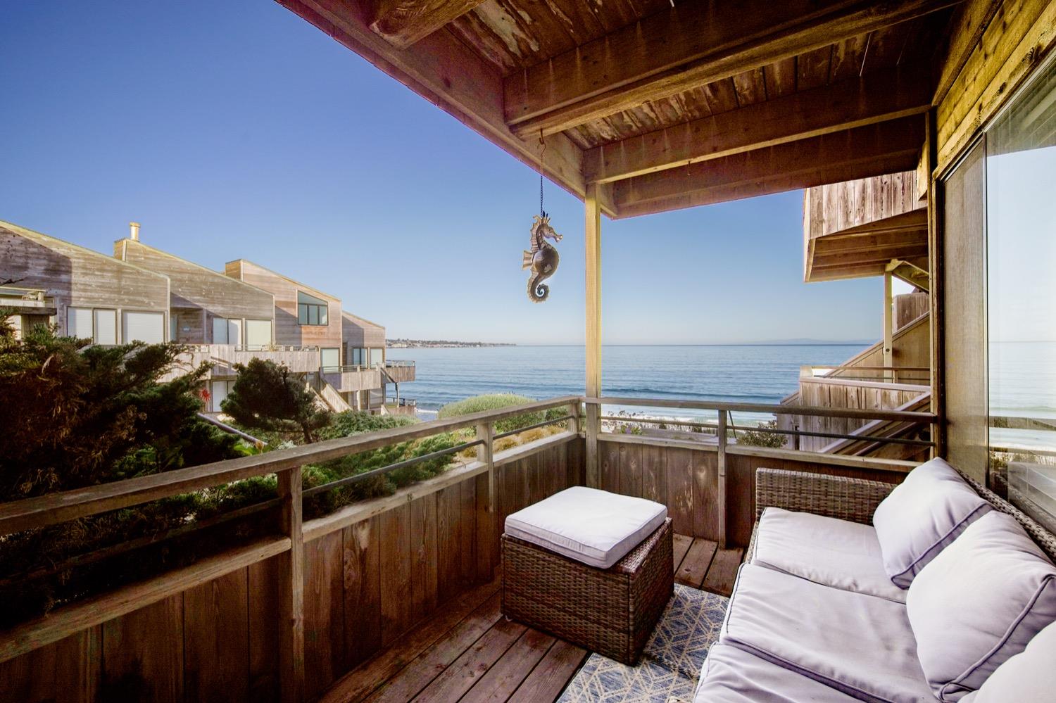 Detail Gallery Image 1 of 1 For 1 Surf Way #115,  Monterey,  CA 93940 - 1 Beds | 1 Baths