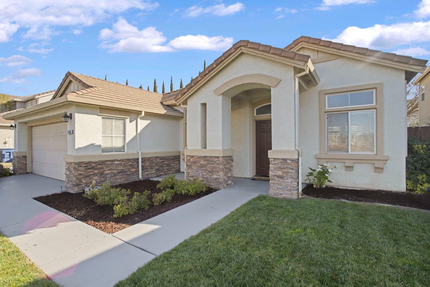 Detail Gallery Image 1 of 1 For 1750 Wellington Ave, Manteca,  CA 95337 - 4 Beds | 2 Baths