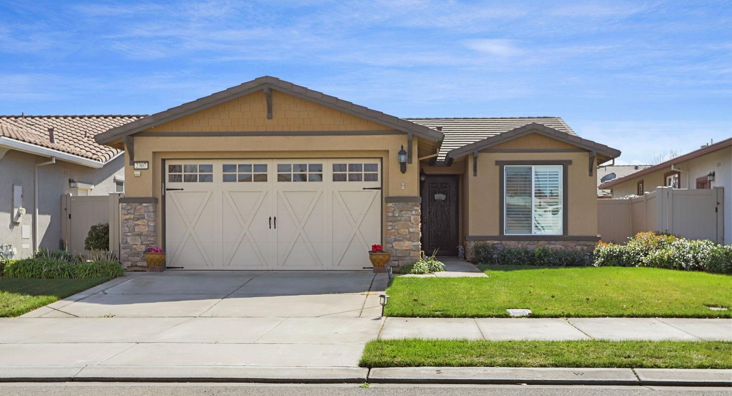 Detail Gallery Image 1 of 1 For 2307 Shadow Berry Dr, Manteca,  CA 95336 - 2 Beds | 2 Baths