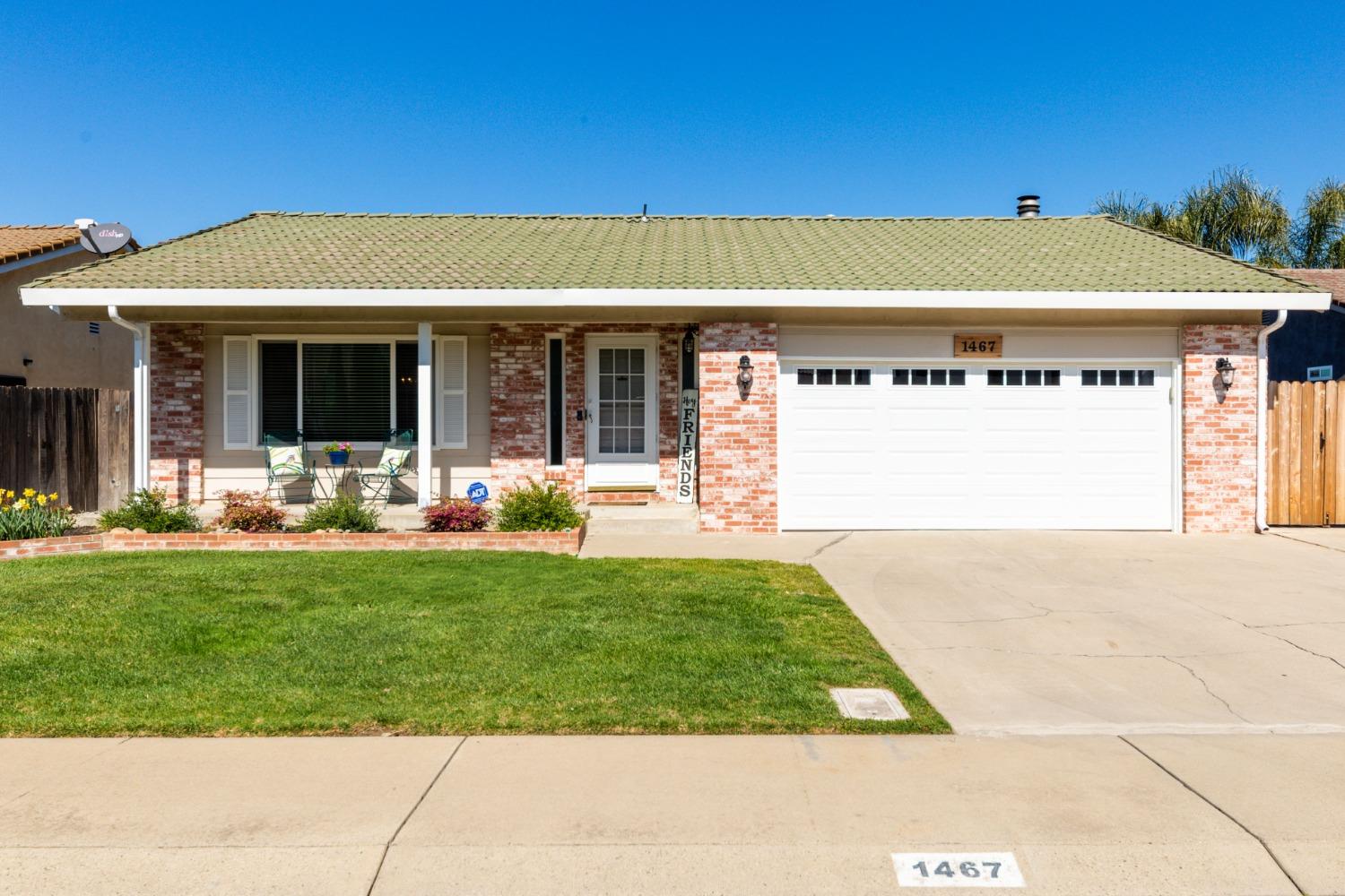 Detail Gallery Image 1 of 1 For 1467 Iris Dr, Lodi,  CA 95242 - 3 Beds | 2 Baths