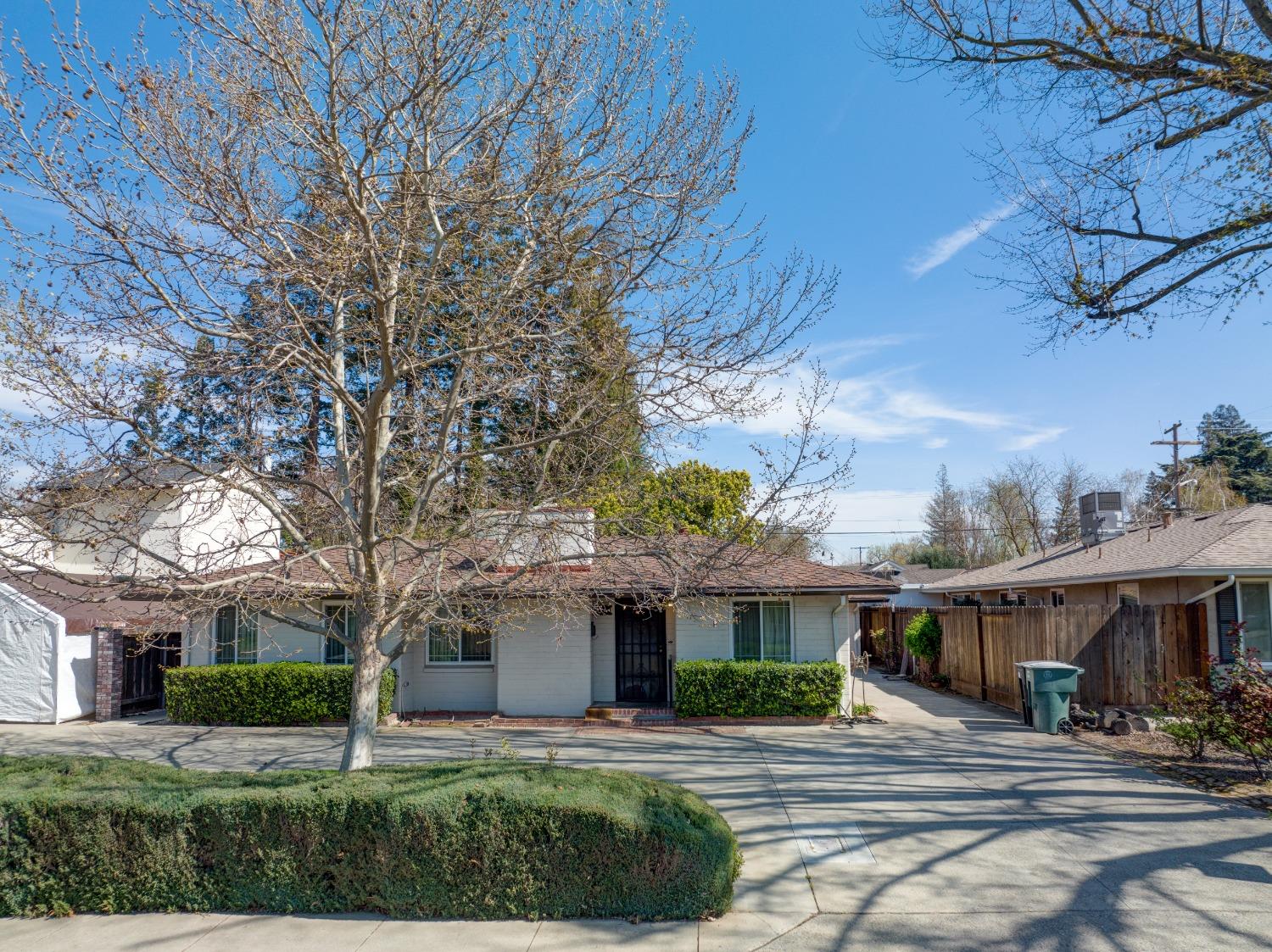 Detail Gallery Image 1 of 1 For 1004 Hackberry Ave, Modesto,  CA 95350 - 3 Beds | 2/1 Baths