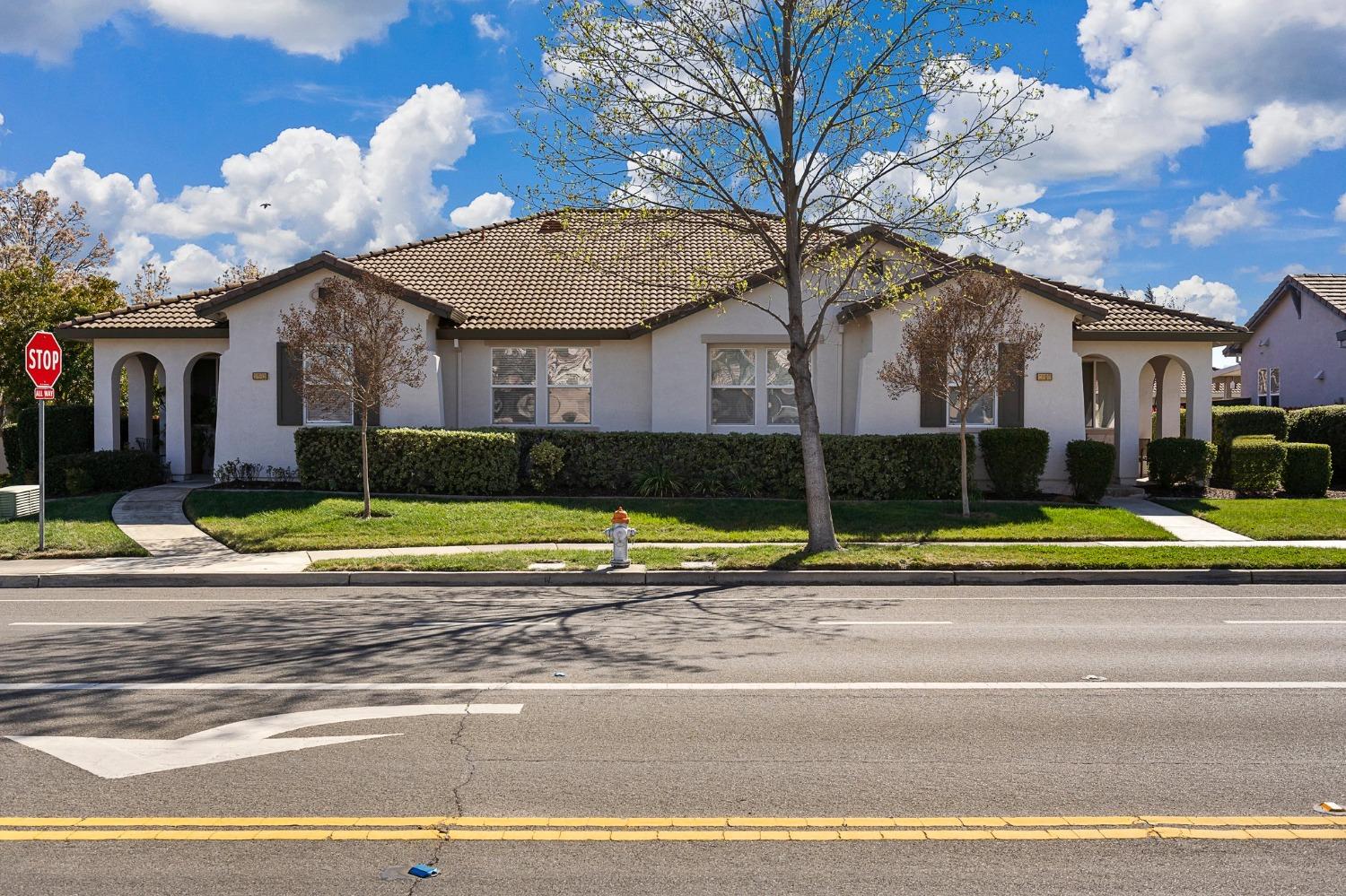 Detail Gallery Image 1 of 1 For 2360 Rose Arbor Dr, Sacramento,  CA 95835 - 2 Beds | 2 Baths