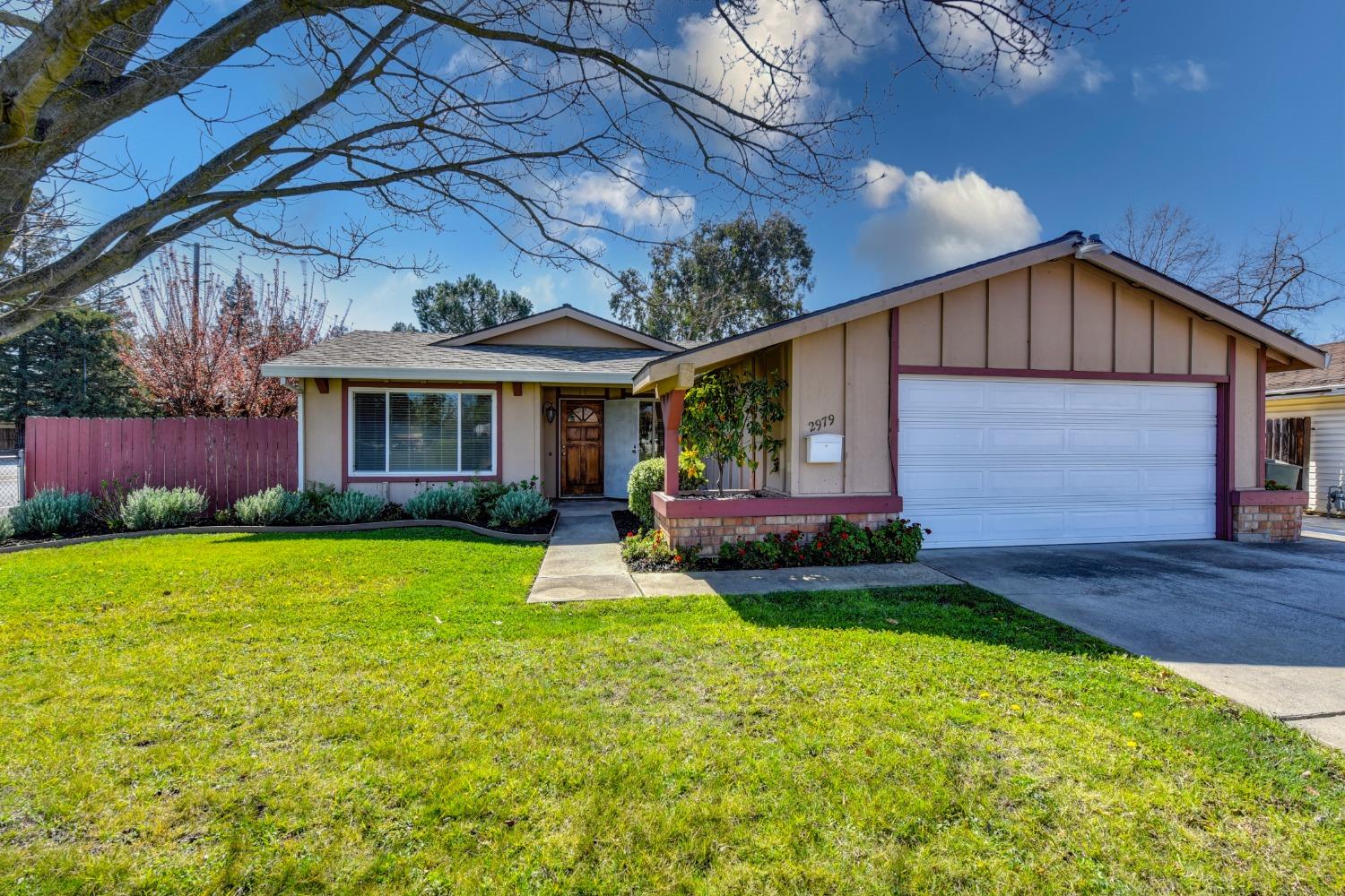 Detail Gallery Image 1 of 1 For 2979 Rosemont Dr, Sacramento,  CA 95826 - 4 Beds | 2 Baths