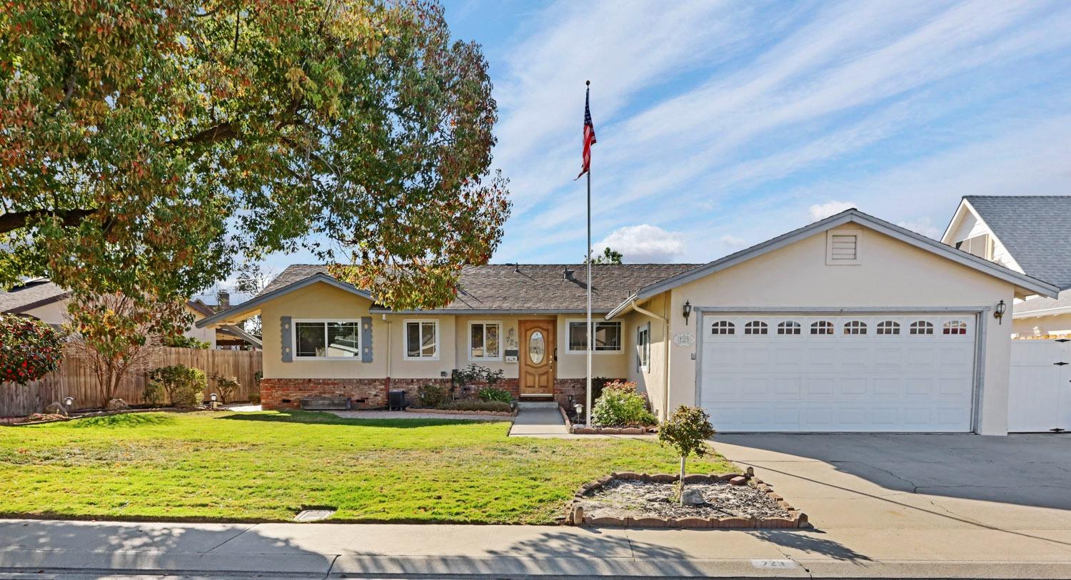 Detail Gallery Image 1 of 1 For 723 El Capitan Ave, Manteca,  CA 95337 - 3 Beds | 2 Baths