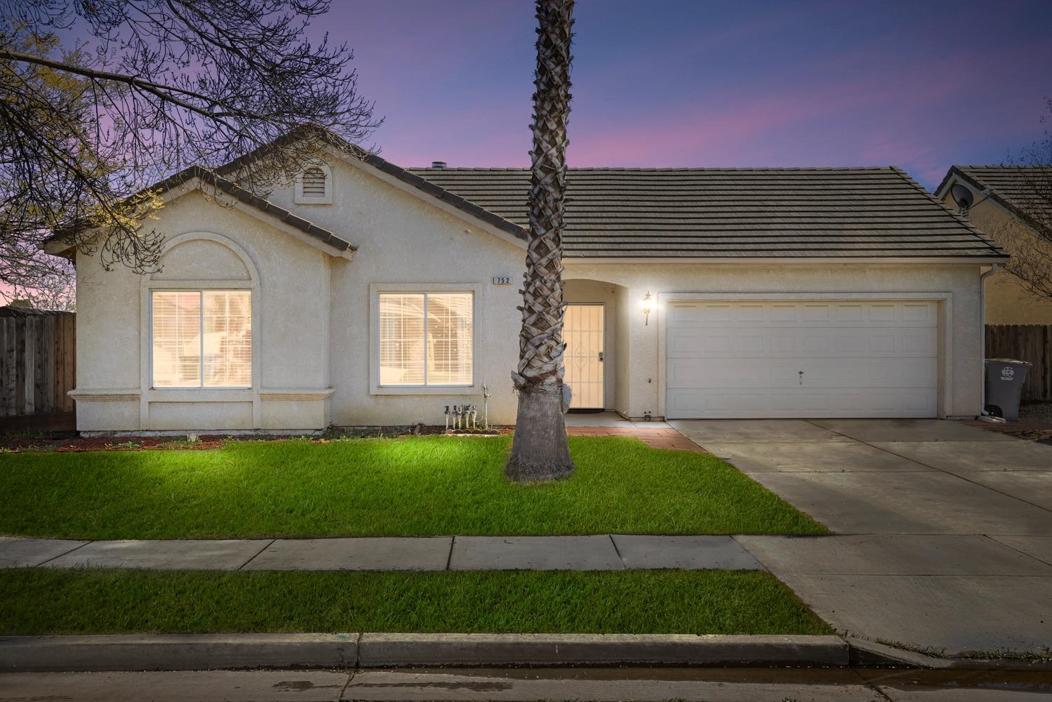 Detail Gallery Image 1 of 1 For 752 Woodbury, Los Banos,  CA 93635 - 3 Beds | 2 Baths