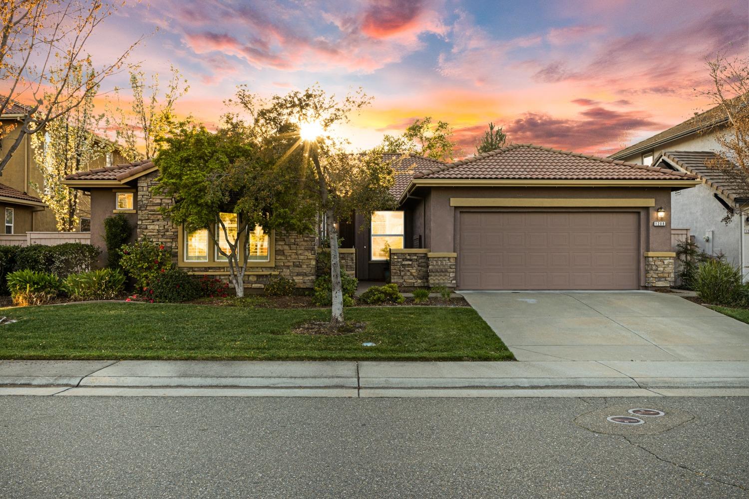Detail Gallery Image 1 of 1 For 1208 Souza Way, Folsom,  CA 95630 - 3 Beds | 2/1 Baths