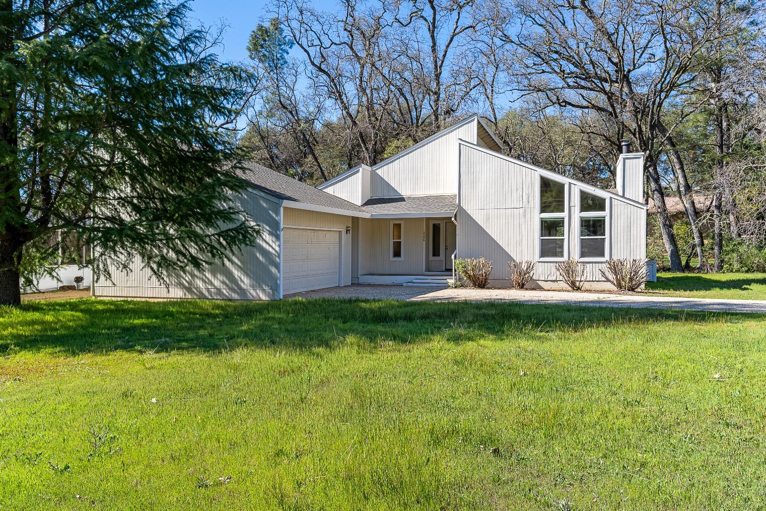 Detail Gallery Image 1 of 1 For 12356 Lake Wildwood Dr, Penn Valley,  CA 95946 - 2 Beds | 2 Baths