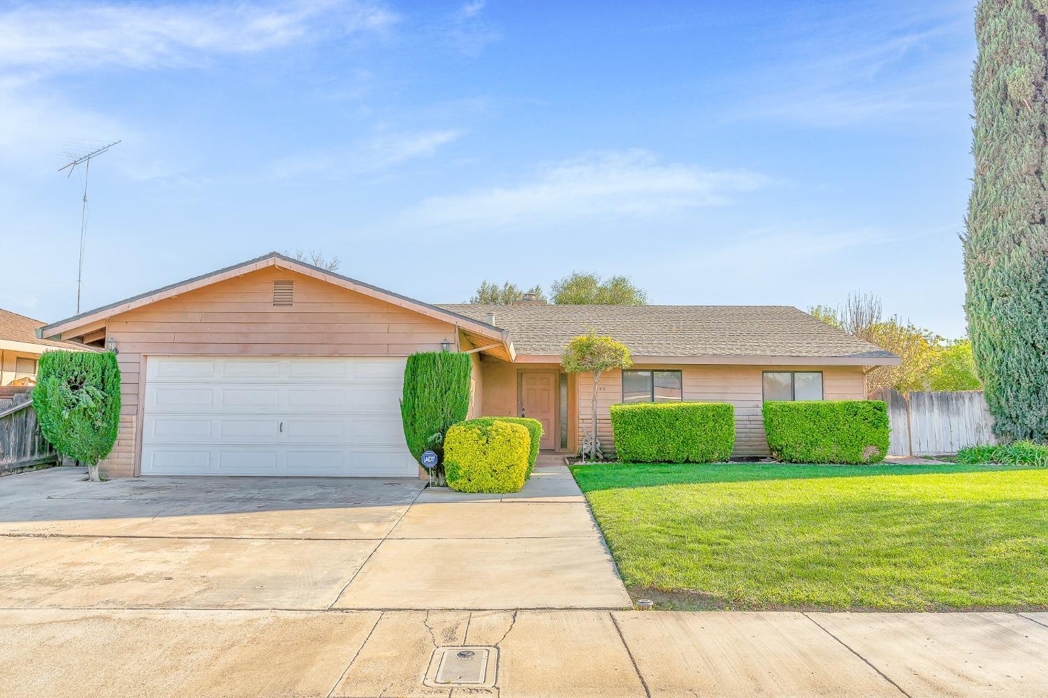 Detail Gallery Image 1 of 1 For 1553 Greenbriar Way, Los Banos,  CA 93635 - 3 Beds | 2 Baths