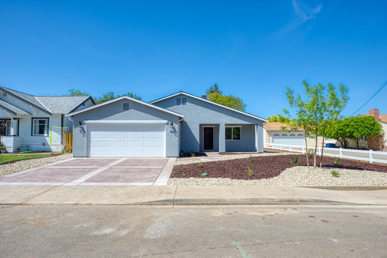 Detail Gallery Image 1 of 1 For 547 S Del Puerto Ave, Patterson,  CA 95363 - 3 Beds | 2 Baths
