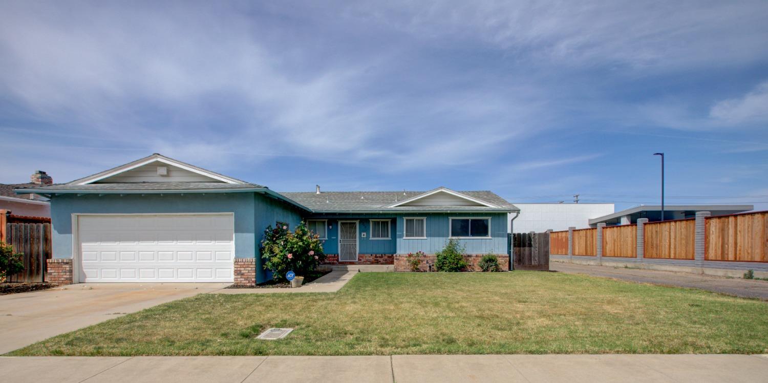 Detail Gallery Image 1 of 1 For 2245 Temple Ave, Turlock,  CA 95382 - 3 Beds | 2 Baths