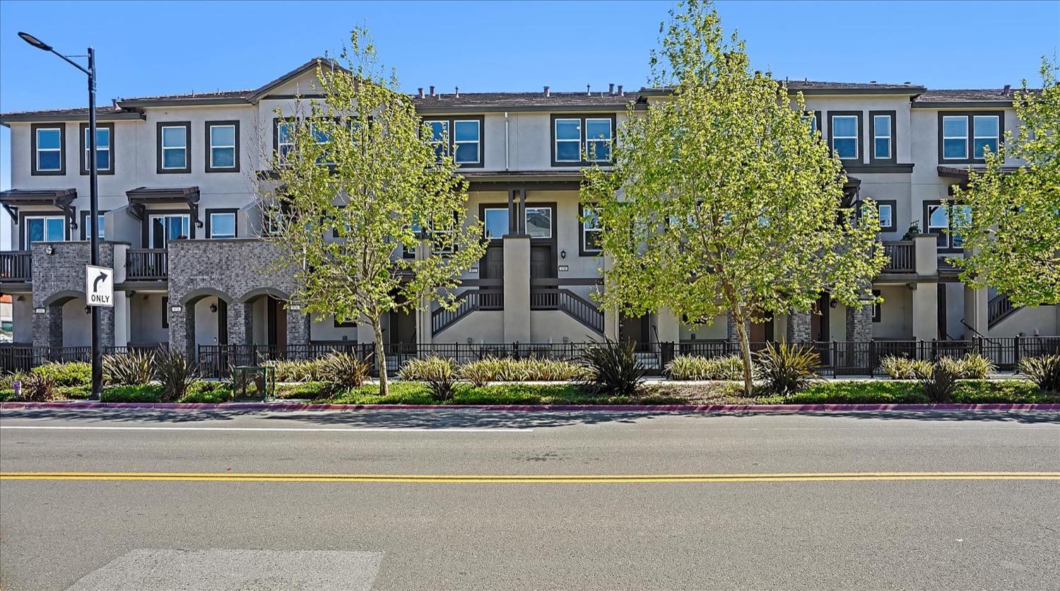 Detail Gallery Image 1 of 1 For 870 Garden St, Milpitas,  CA 95035 - 2 Beds | 1/1 Baths