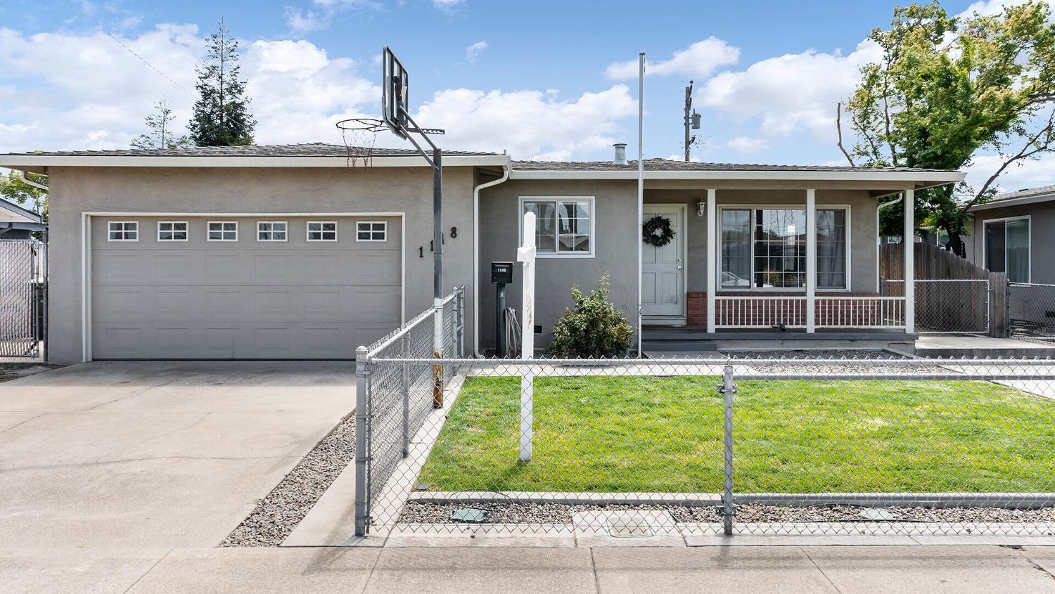 Detail Gallery Image 1 of 1 For 1148 Virginia St, Manteca,  CA 95337 - 3 Beds | 2 Baths