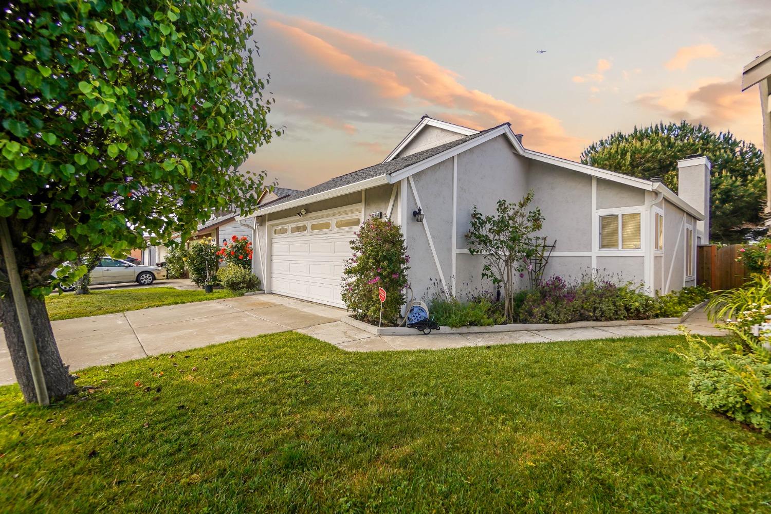 Detail Gallery Image 1 of 1 For 29803 Ventnor Ct, Hayward,  CA 94544 - 3 Beds | 2 Baths