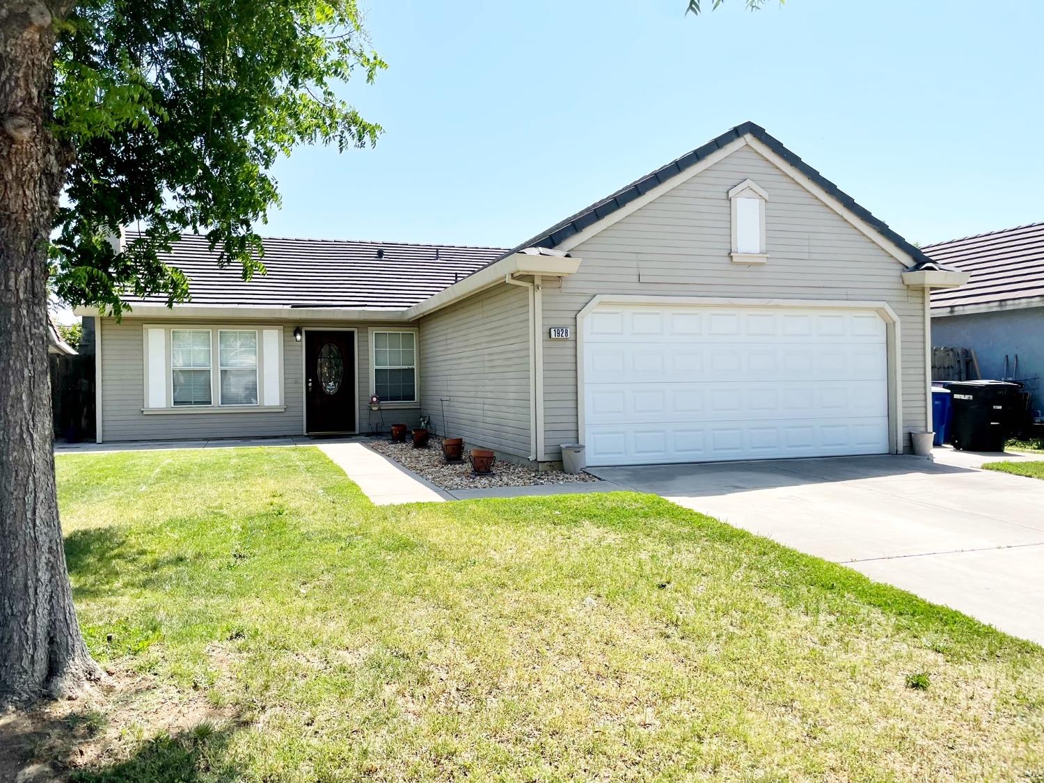 Detail Gallery Image 1 of 1 For 1928 Tarboro Way, Ceres,  CA 95307 - 4 Beds | 2 Baths