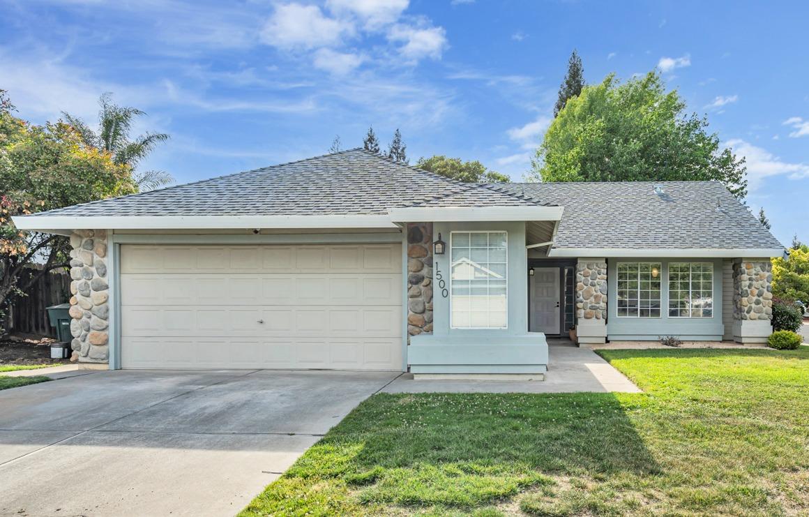 Detail Gallery Image 1 of 1 For 1500 Deerfield Circle, Roseville,  CA 95747 - 3 Beds | 2 Baths